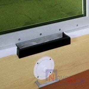 Передвижной лоток щелевого типа в составе бронекабины (вид изнутри)