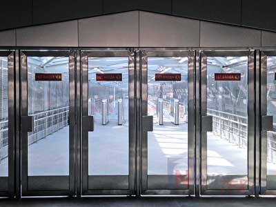 Светопрозрачная противопожарная перегородка